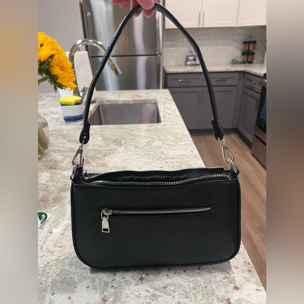 Shoulder and crossbody purse